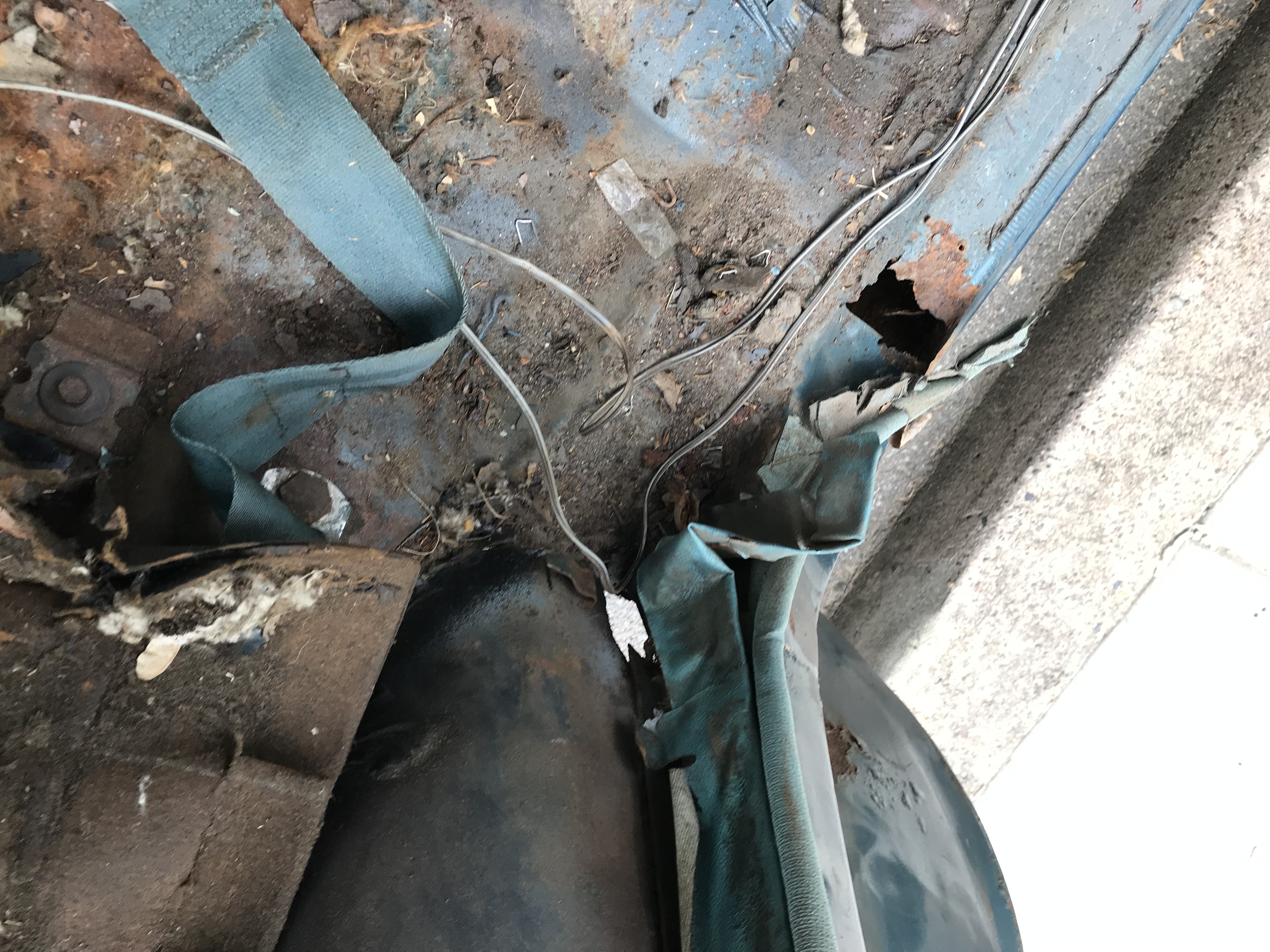 mess of crap on the rear part of the floor, no carpet